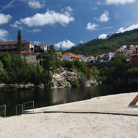 Ferienwohnung A Look Into The River Avô Exterior foto