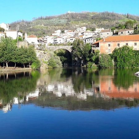 Ferienwohnung A Look Into The River Avô Exterior foto