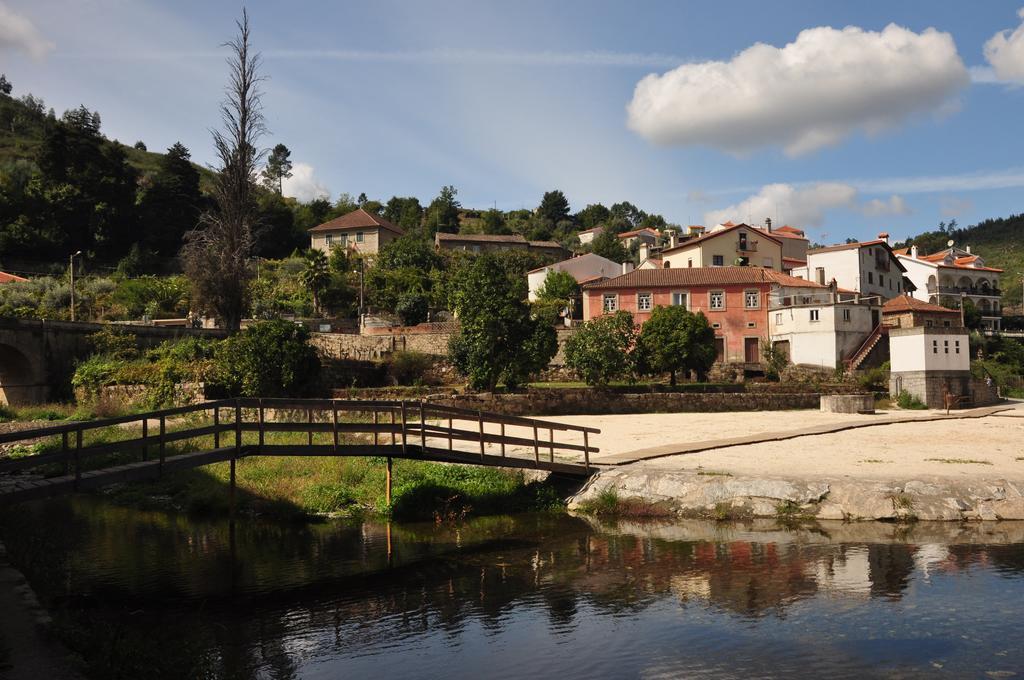 Ferienwohnung A Look Into The River Avô Exterior foto