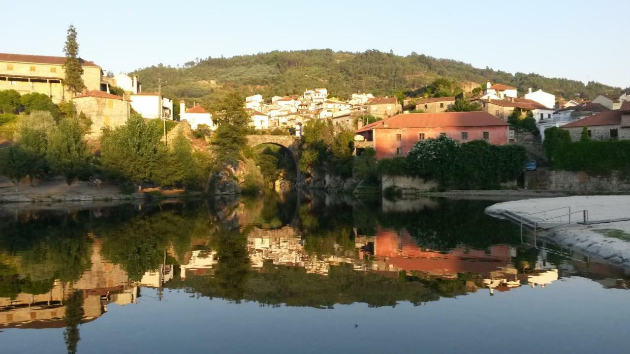 Ferienwohnung A Look Into The River Avô Exterior foto